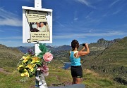 31 Alla croce della Cima di Mezzeno (2230 m) dedicata a Papa Giovanni Paolo II